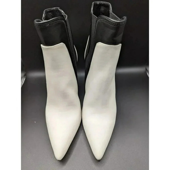 New York And Company FAYE HIGH-HEEL BOOTIE - COLORBLOCK SIZE 8M - Picture 4 of 5